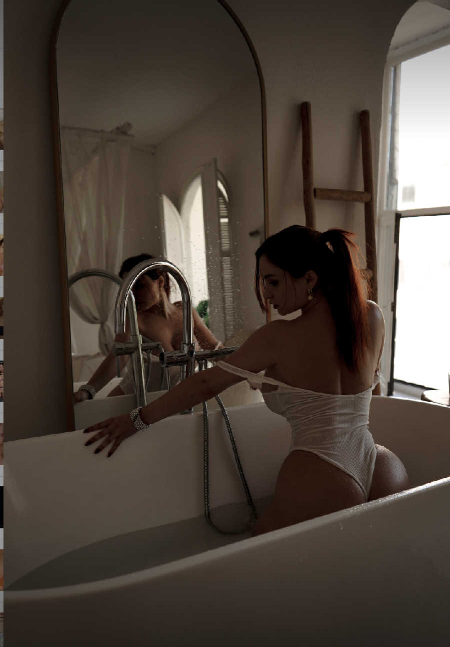 A playful frame from Miranda Faith nude — online in Amritsar