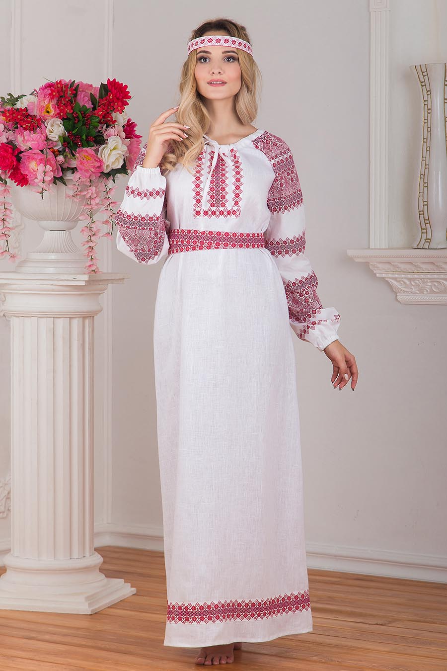 Women in Slavic costumes in Amritsar