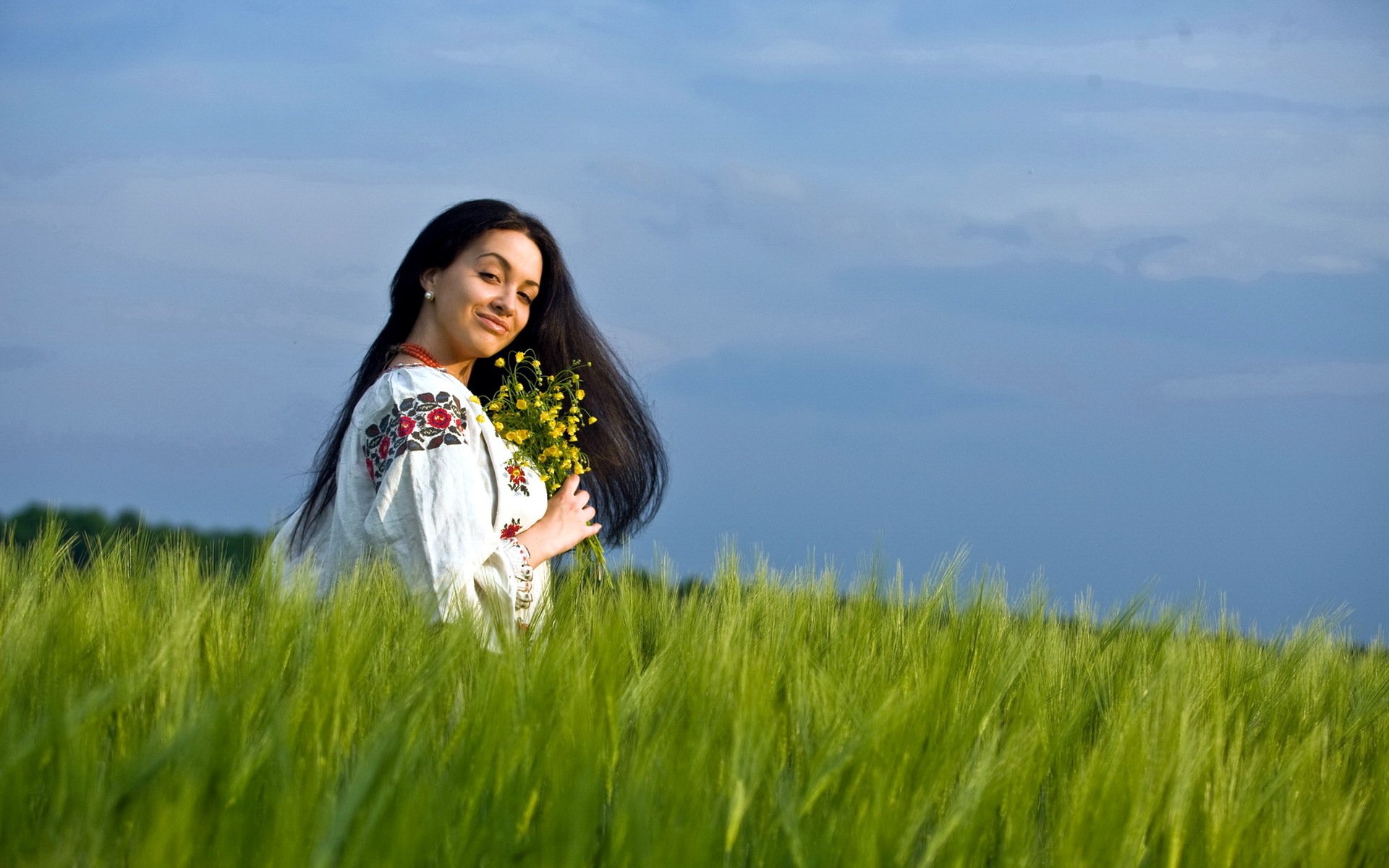 Girls in Slavic costumes in Amritsar