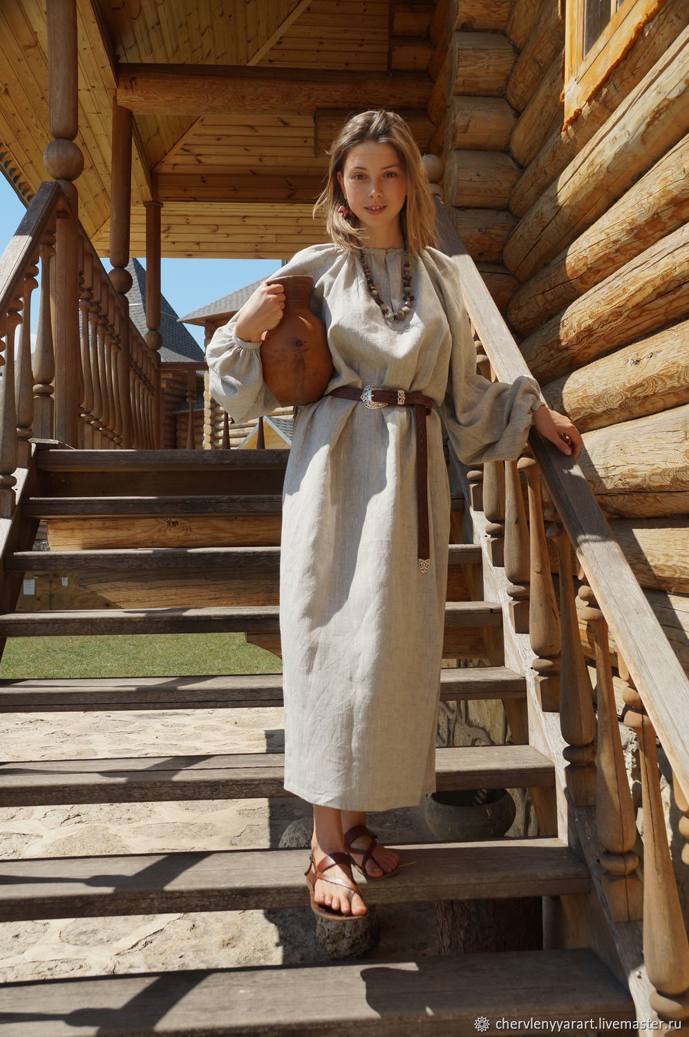 Girls in Slavic costumes in Amritsar
